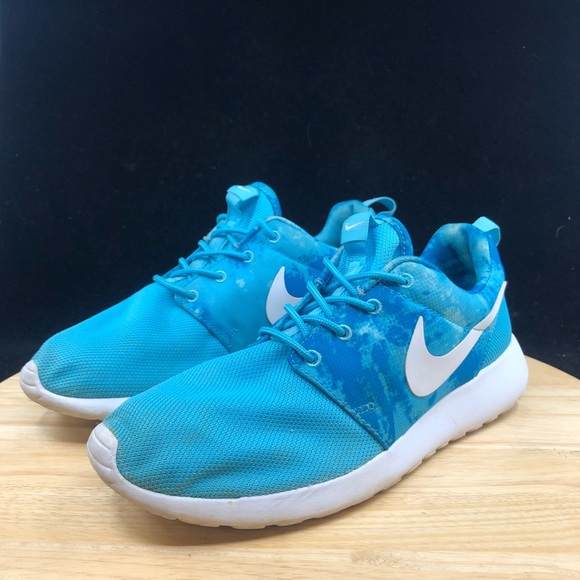 Nike Womens Rosherun Print Clearwater 599432-414 White/Dark Electric Blue Sz 8.5 - Picture 2 of 10